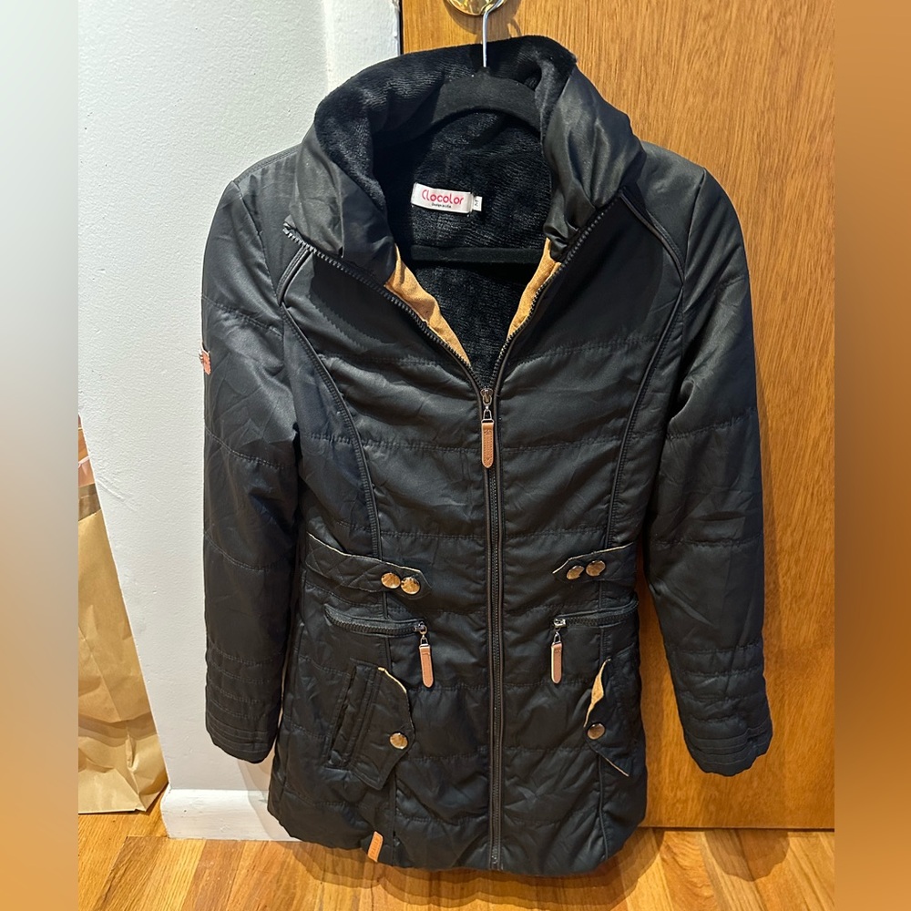Girls warm black jacket (M) fits XS adult !!